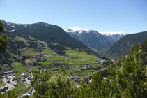 Vues sur Canillo en regardant vers le sud.