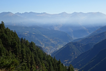 Nous profitons de vues spectaculaires sur La Massana et les montagnes du centre et du sud de l´Andorre.