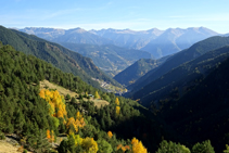 Vues sur la vallée d´Arinsal, avec le village d´Arinsal en toile de fond.