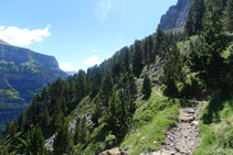 Prendre le sentier de la Faja de Pelay. 