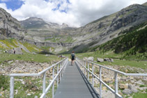 Pont métallique.