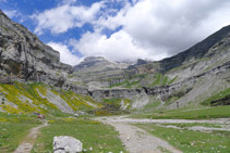 Cirque de Soaso et contreforts des Trois Soeurs.