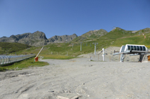 Télésiège du Col des Isards avec le pic des Abelletes au fond.