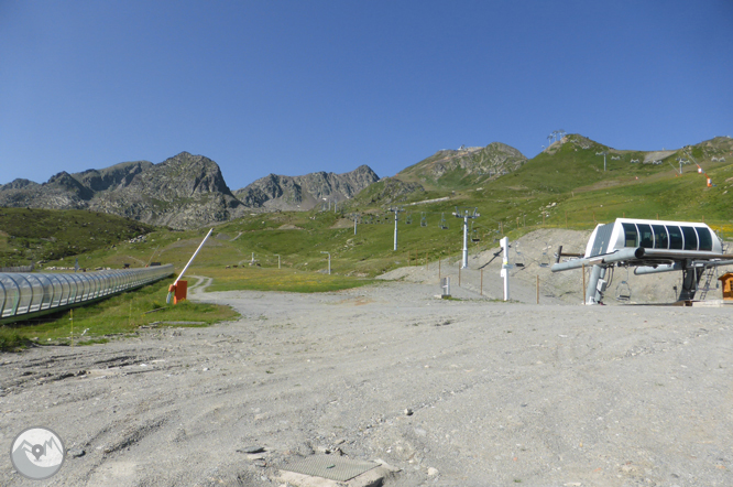 Lac des Abelletes et pics d