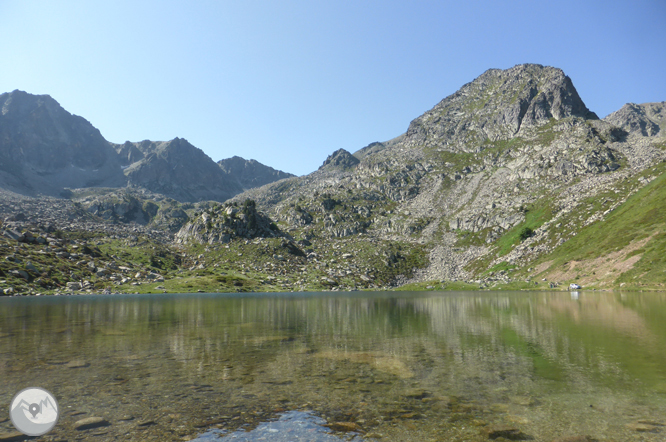 Lac des Abelletes et pics d