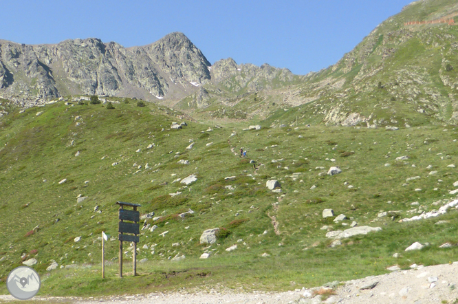 Lac des Abelletes et pics d