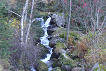 Jolie chute d´eau de la rivière de Perafita.