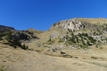 Le col de Prat Primer (ouest) depuis le refuge de Claror.