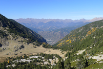 Vues de la vallée de Perafita, la zone d´Engordany (fond de la vallée) et les montagnes de la paroisse de La Massana.