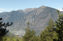 Vue panoramique sur Andorre-la-Vieille et le Solà d´Andorre.