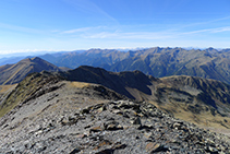 La crête de la chaîne montagneuse de l´Estanyó (2749 m).