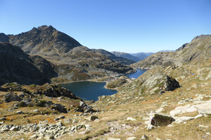 Vues des lacs de Juclar et du pic de Siscaró depuis le col de Juclar.