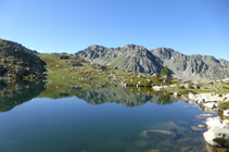 Premier lac d´Ensagents et le pic des Collades Baixes.