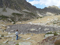 Nous marchons à côté d´une petite lagune (ici sans eau suivant l´époque à laquelle on réalise l´excursion).