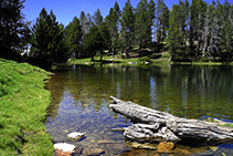 Eaux cristallines du lac de la Nou.