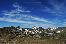 Le pic de la Cabaneta, le col de Meners et le pic de la Serrera.