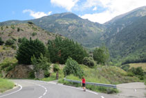 Nous montons sur plusieurs mètres par la route allant de Sant Julià de Lòria à Nagol, Certés et Llumeneres.