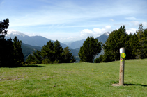 Panneau indiquant le chemin inter-paroissial du Tomb de Les Neres.