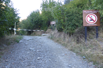 Barrière et entrée au Parc naturel communal des vallées de Comapedrosa.