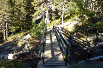 Un petit pont sur le chemin du Comapedrosa.