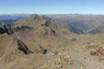 Vue sur la crête reliant le pic de Sanfonts (2885 m) au Monteixo (2905 m).