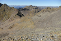 Descente vers la Portella de Baiau.