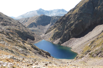 Descente jusqu´au lac Negre.