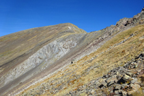 La Pala Serrera est une montagne d´ardoise présentant des tons rouges et gris.