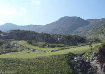 Perspective du parcours et chemin de retour après avoir franchi la brèche d´Arcalís et le pic d´Arcalís.