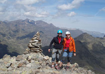 Pic de Cataperdís (2806 m) avec une vue sur le massif de la Pica d´Estats en direction nord-ouest.