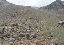 Nous trouvons le sentier qui monte vers la brèche d´Arcalís.