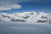 Vues de la zone connue sous le nom de Solana d´Andorre avec le pic de Nérassol, le pic de la Cabaneta et le Roc Meler.