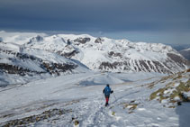 Descente par la grande colline du pic de Pedrons.