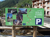 Panneau graphique annonçant la Route du Fer et la visite à la mine de Llorts.