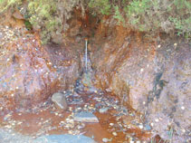 Source naturelle avec une grande accumulation de fer.