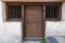 Détail de la porte de l´église Sant Pere d´Aixirivall.