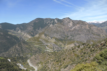 Vue sur la chaîne montagneuse du Teix et du Vedat, avec le Solà de Rocafort.