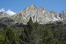 Nous nous trouvons dans un superbe environnement de haute montagne.