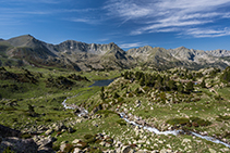 Nous nous trouvons dans un superbe environnement de haute montagne.