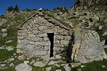 Cabane de pierre à la tête de la vallée du Madriu.